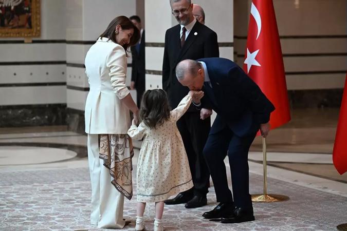 Cumhurbakan Erdoan, 4 lkenin bykelisini kabul etti