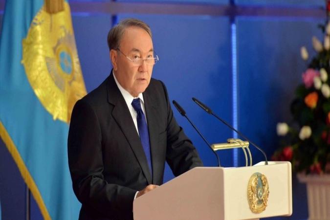 Nazarbayev stifa Etti
